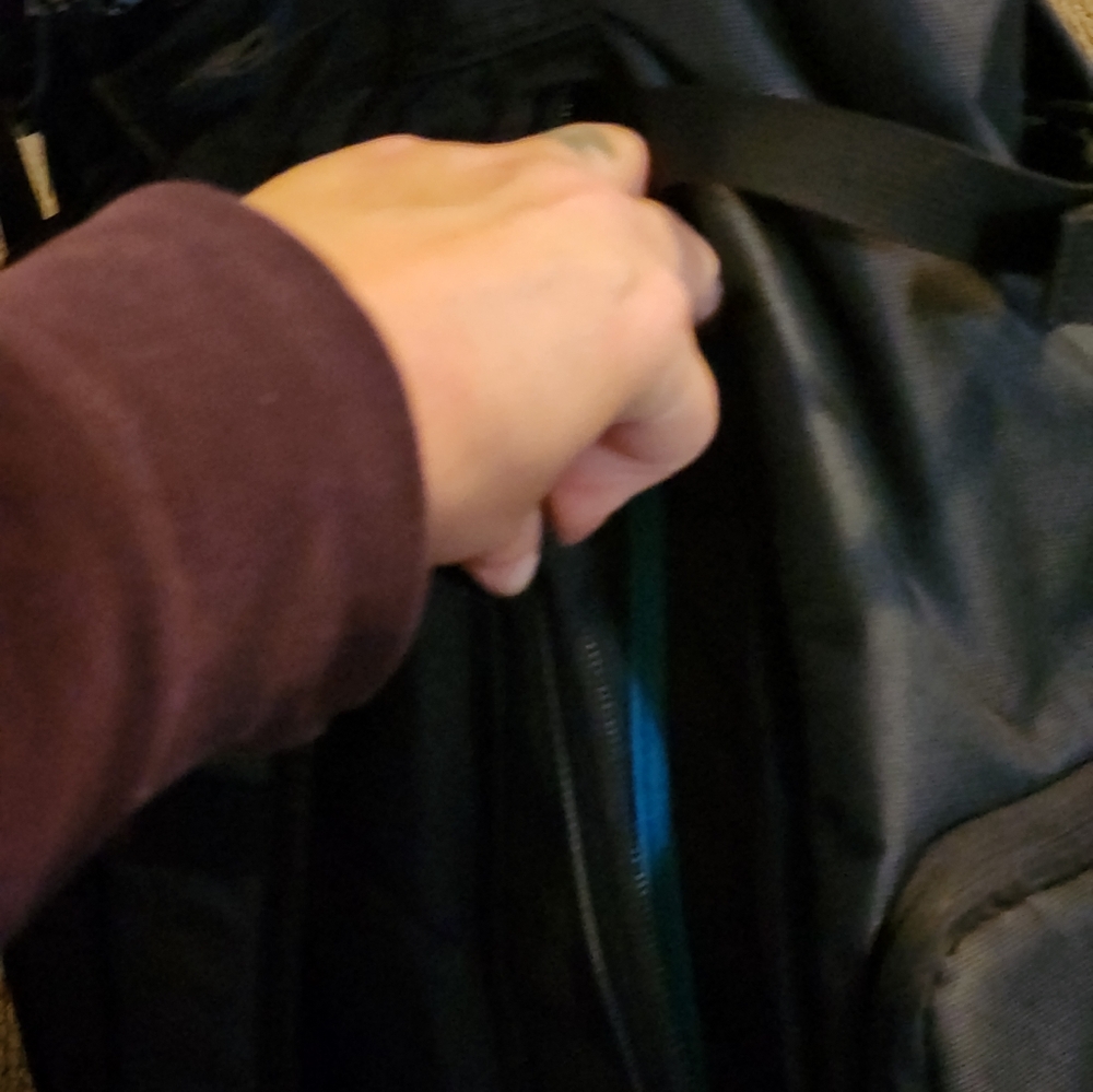 Thule Covert DSLR backpack - Picture 7 of 9